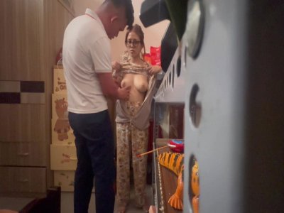 Chú thấy của con rồi để chú kiểm tra