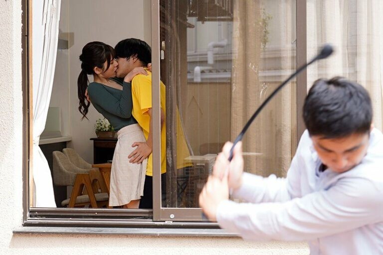 Cô vợ dâm lén vụng trộm cùng tình nhân khi chồng đang ở nhà