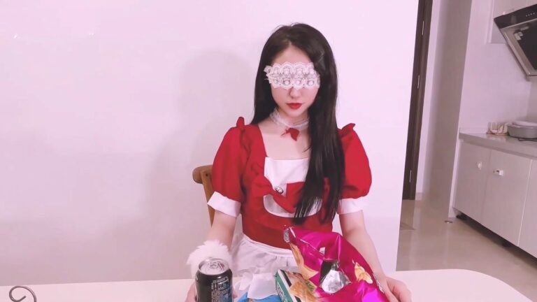 Dịch vụ tình dục: Cô hầu gái dễ thương Viper Ning Naraka
