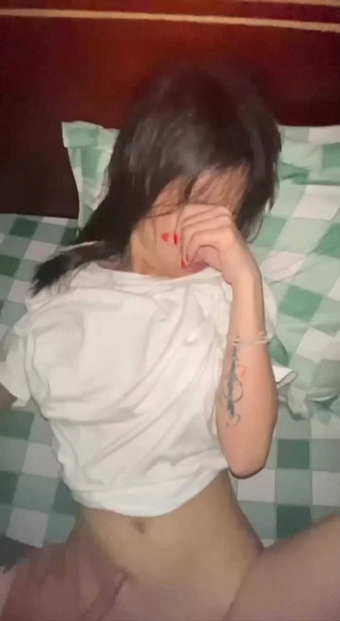 Đụ vào miệng cô bạn thân loli xinh đẹp
