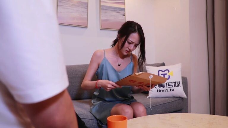 Vợ làm tình cùng chủ nợ để trả nợ cho chồng
